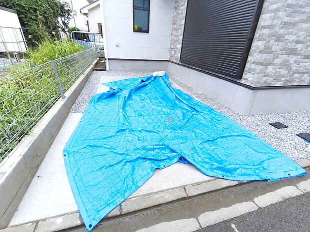 【駐車場】広々としたカースペースが嬉しいですね。