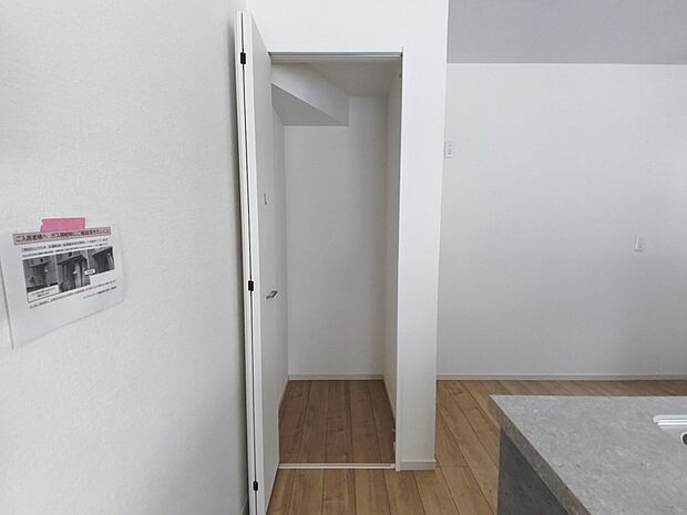 【【キッチン収納】】キッチンには収納つき。キッチンスペースはいつでもスッキリです。 