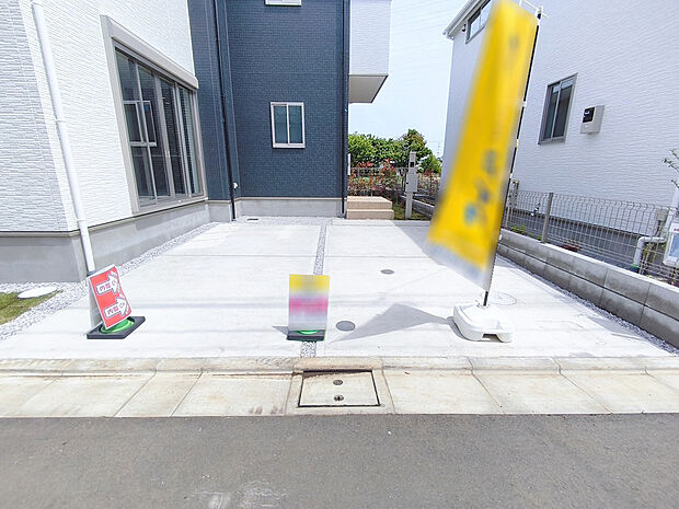 【駐車場】2台駐車可能な広々としたカースペースが嬉しいですね。