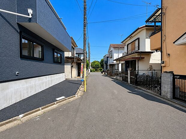 【前面道路】前面道路は5.0メートル。駐車が苦手な方にも嬉しい住まいです。