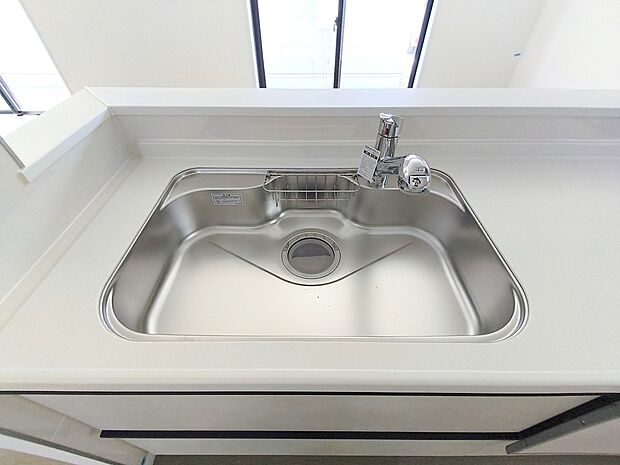 【【浄水器】】浄水器をスリムに内蔵したハンドシャワー式の水栓金具です。シンクもスッキリ!