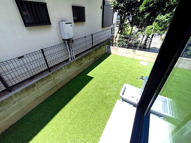 【庭】お庭のスペースもしっかりと確保。お花を植えれば明るいお庭になりますね。