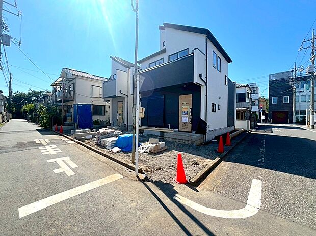 【前面道路】緑豊かで閑静な住宅街は子育てにはピッタリです。