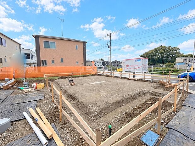 【現地写真】使い勝手や暮らしやすさはもちろん・・・どうせなら友達に自慢できる家がいい！落ち着いたスタイリッシュな邸宅です。