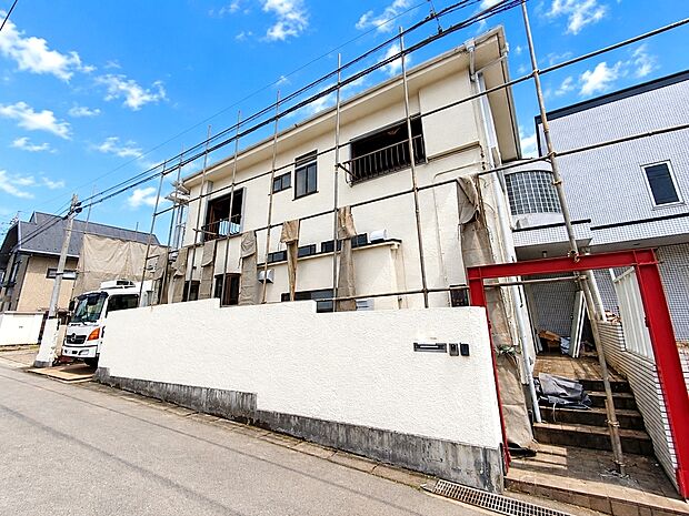 【現地写真】住みやすさと利便性を兼ね備えた立地。高い住宅性能を備えた安心で暮らしやすい住まいです。※古屋解体中(2026年9月)