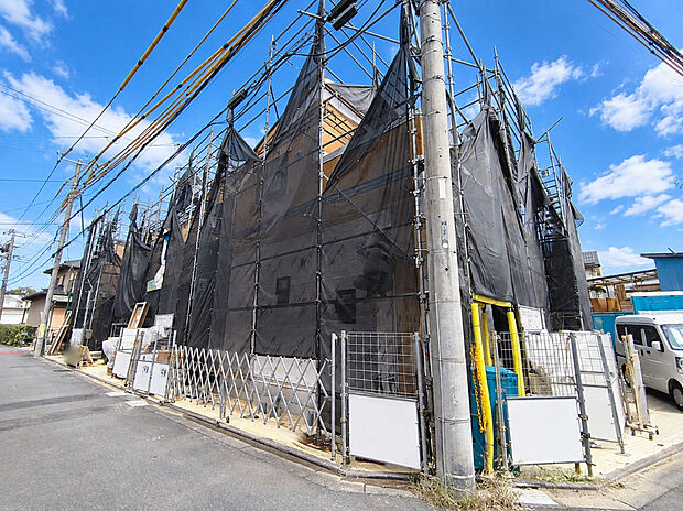 【現地外観】建物の基礎・構造といった目には見えにくい部分もしっかりこだわったお家です。安心して永くお住まいいただけます。