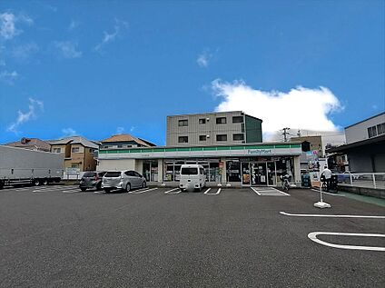 ファミリーマート東大和新青梅街道店 約651