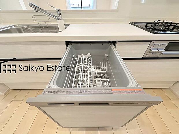 【食洗機】「ビルトイン食洗機」は手洗いよりも経済的で家計に優しく、家事の負担を軽減してくれるママの強い味方ですね。
