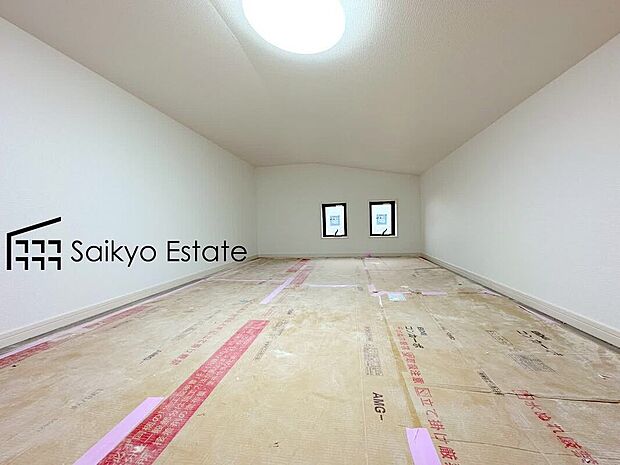 【小屋裏収納】1号棟には収納力がアップする小屋裏収納付き。季節のものや、イベントでしか使わない使用頻度の低いものをしまっておくのに便利です。