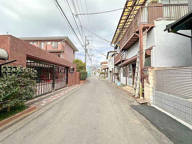 【前面道路】前面道路、幅員がございますので、駐車もスムーズに行えます！駐車が少し苦手なママさんでも安心ですね♪