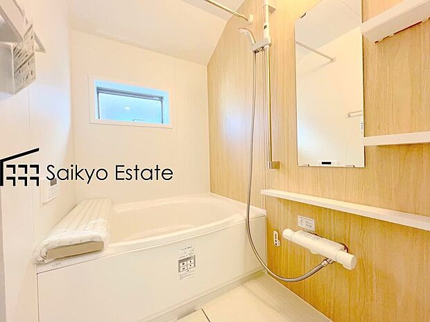 【浴室(施工例)】一日の疲れを癒してくれる一坪タイプの広々バスルーム♪雨の日のお洗濯にも大活躍な浴室暖房乾燥機付きです!