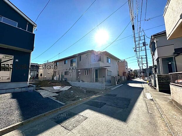 【前面道路】前面道路、幅員がございますので、駐車もスムーズに行えます！駐車が少し苦手なママさんでも安心ですね♪