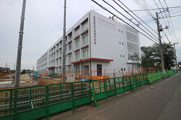 練馬区立大泉西中学校（約700m）