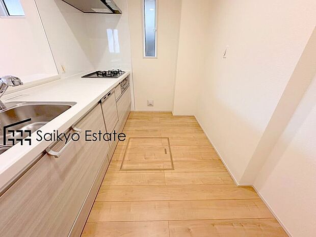 【床下収納】「床下収納」はストックの食材や普段使わない調理器具・食器などを管理しやすく収納できます。