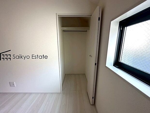 【収納】全居室に収納を完備しておりますので、居室の全空間を有効活用出来ます。自分好みのお部屋で、ゆったりお寛ぎ頂けます。