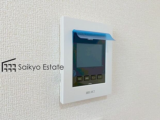 【TVモニター付きインターホン】「TVモニター付きインターホン」は、玄関に行かなくても誰が来たのか確認でき、お子様のお留守番も安心です。