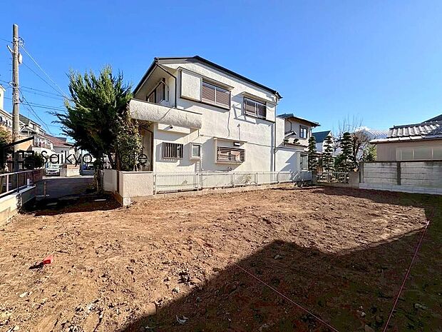 【現地写真】コンビニまで徒歩約6分、スーパーまで徒歩約8分など、周辺は商業施設が充実した暮らし便利な立地です!急なお買い物も安心です♪