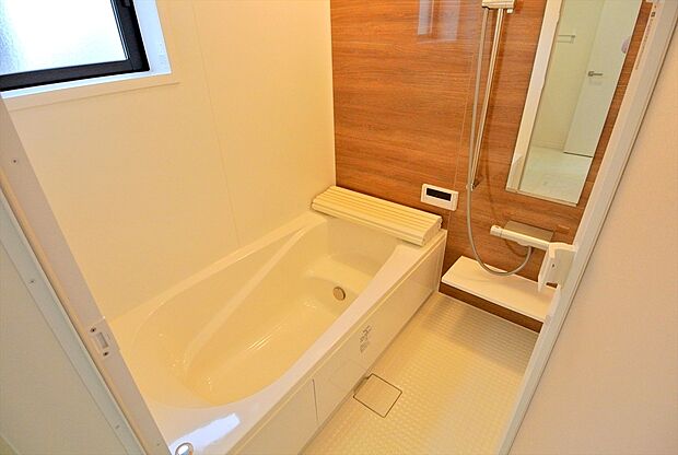 【浴室【施工例】】一日の疲れを癒してくれる一坪タイプの広々バスルーム♪雨の日のお洗濯にも大活躍な浴室暖房乾燥機付きです!