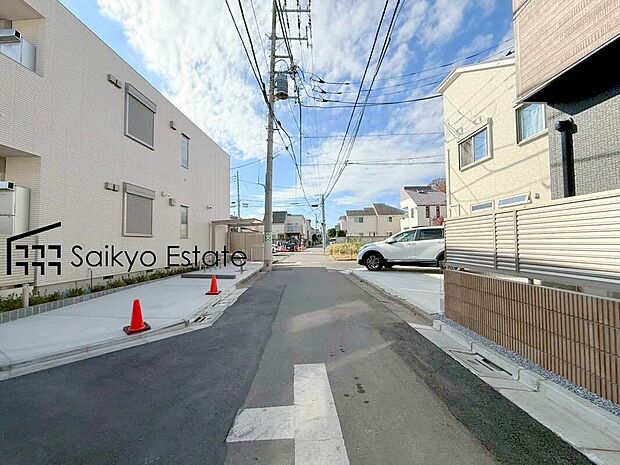 【前面道路】交通量の少ない前面道路ですので、小さなお子様がおられるご家庭でも安心してお住まいいただけます。