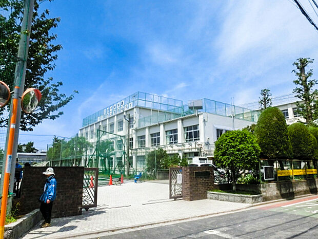 三鷹市立第四中学校(約780m)