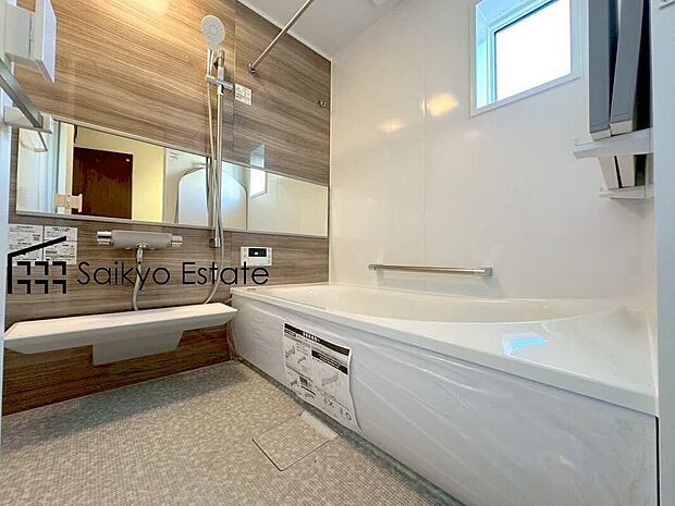 【浴室】一日の疲れを癒してくれる一坪タイプの広々バスルーム♪雨の日のお洗濯にも大活躍な浴室暖房乾燥機付きです!