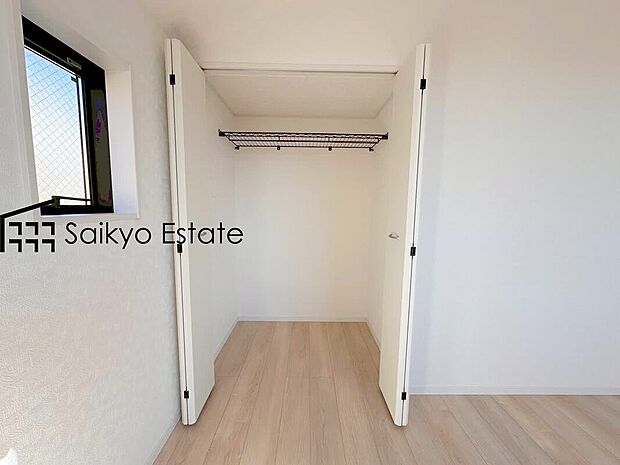 【収納】各居室に収納を設けておりますので、衣類の他にもカバンや小物など何でも収納して、居室の全空間を有効活用できます♪