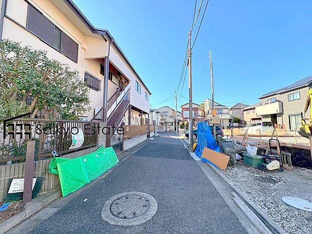 【前面道路】車種にもよりますが駐車2台可能です！来客時などに便利な他、セカンドカーをお持ちの方、購入をご検討の方は必見です！