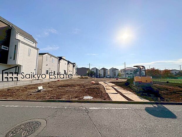 【現地写真】コンビニまで徒歩約2分、スーパーまで徒歩約5分など、周辺は商業施設が充実した暮らし便利な立地です！急なお買い物も安心です♪