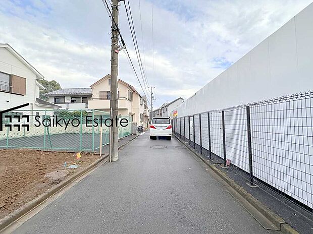 【前面道路】周辺は公園が点在する緑豊かな住環境です。この機会に是非、周辺環境も併せて現地をご覧ください。