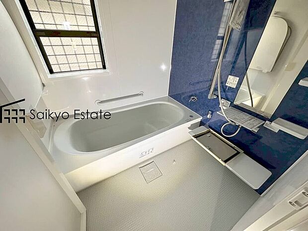 【浴室】一日の疲れを癒してくれる一坪タイプの広々バスルーム♪雨の日のお洗濯にも大活躍な浴室暖房乾燥機付きです！