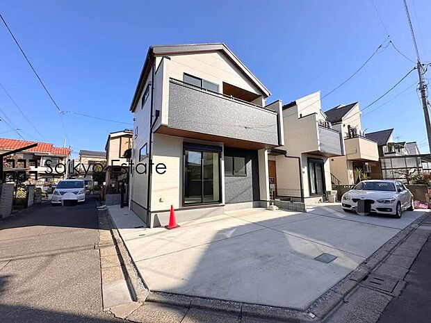 【外観】小学校まで徒歩約6分、中学校まで徒歩約5分でお子様が無理なく通える距離です。保育園や幼稚園も近くに多数あり、子育てファミリーには嬉しい環境です！