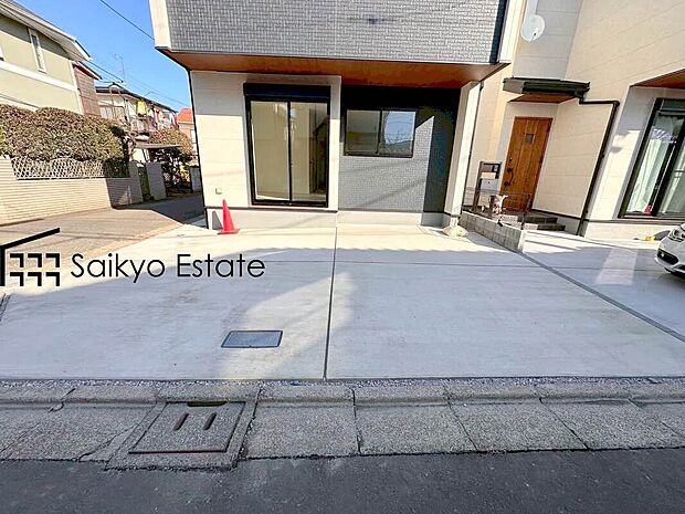 【駐車場】駐車スペースは2台可能です！来客時などに便利な他、セカンドカーをお持ちの方、購入をご検討の方は必見です！