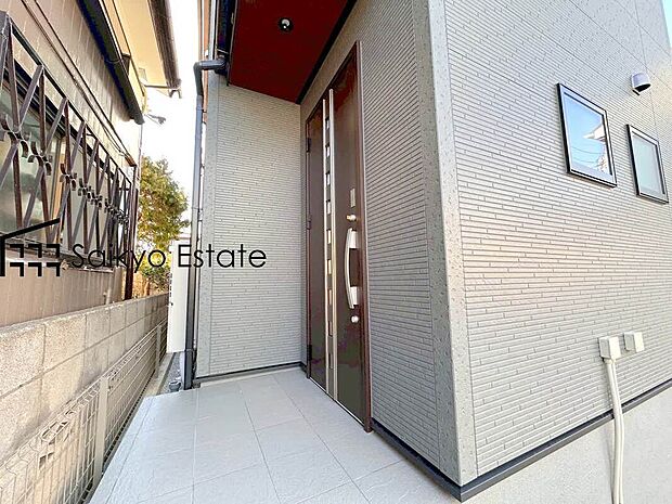 【現地写真】広々15帖超LDK×3部屋!全室2面採光、全居室収納完備!大物収納や季節物の収納にも便利なロフト付き!