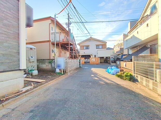 【前面道路】交通量の少ない前面道路ですので、小さなお子様がおられるご家庭でも安心してお住まいいただけます。