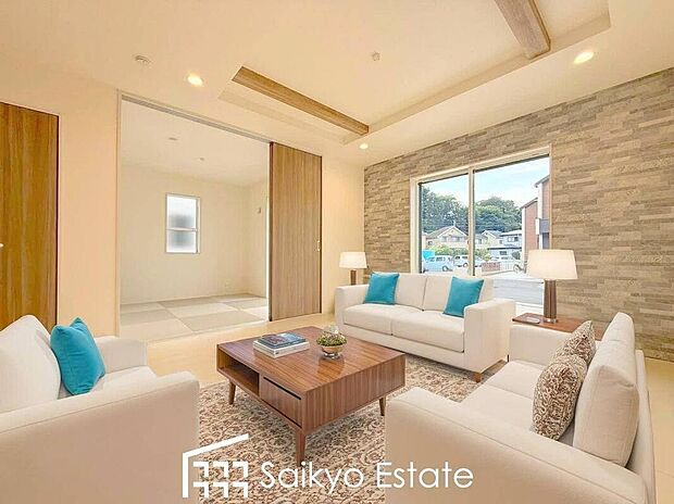 【リビング(施工例)】開放感と採光にこだわった17帖の広々としたLDKです。陽光いっぱいの空間で家族団らんの時間も増えそうですね!