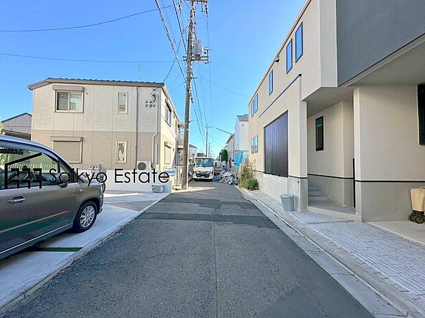 【前面道路】交通量の少ない前面道路ですので、小さなお子様がおられるご家庭でも安心してお住まいいただけます。