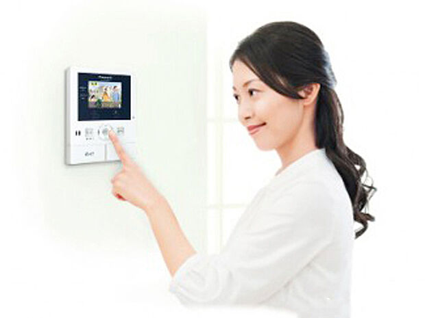 【【TVモニター付きインターホン】】TVモニター付きインターホンは、玄関に行かなくても誰が来たのか確認でき、お子様のお留守番も安心です。