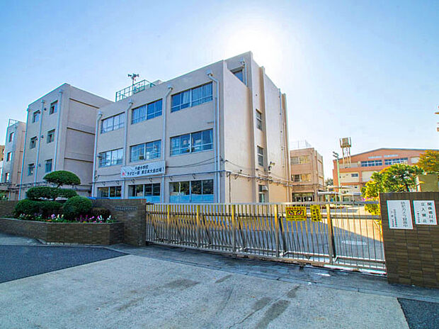 世田谷区立千歳中学校(約900m)