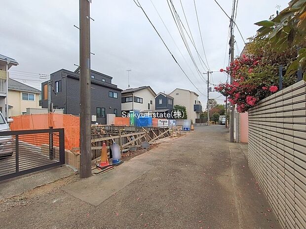 【前面道路】交通量の少ない前面道路ですので、小さなお子様がおられるご家庭でも安心してお住まいいただけます。