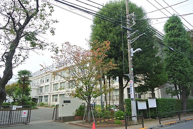 練馬区立中村小学校(約640m)