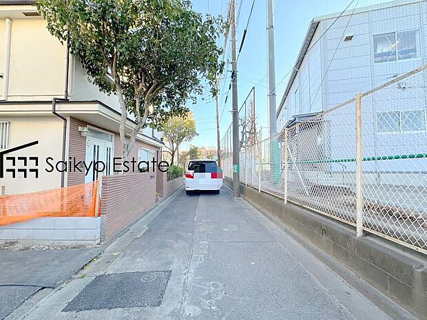【前面道路】交通量の少ない前面道路ですので、小さなお子様がおられるご家庭でも安心してお住まいいただけます。