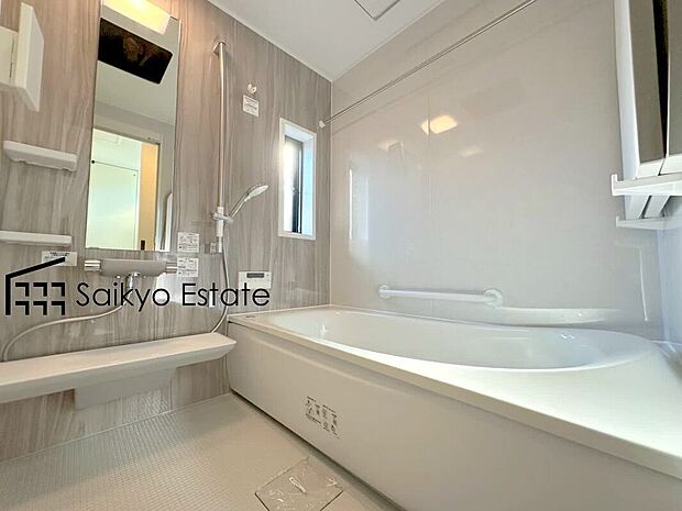 【浴室】一日の疲れを癒してくれる一坪タイプの広々バスルーム♪雨の日のお洗濯にも大活躍な浴室暖房乾燥機付きです！
