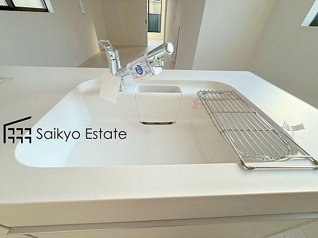 【浄水器】「浄水器」をスリムに内蔵したハンドシャワー式の水栓金具です。シンクもスッキリ！
