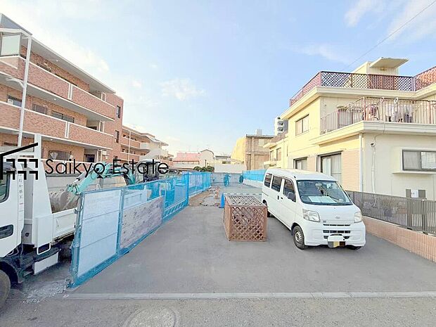 【現地写真】小学校まで徒歩約4分、中学校まで徒歩約6分でお子様が無理なく通える距離です。保育園や幼稚園も近くに多数あり、子育てファミリーには嬉しい環境です！