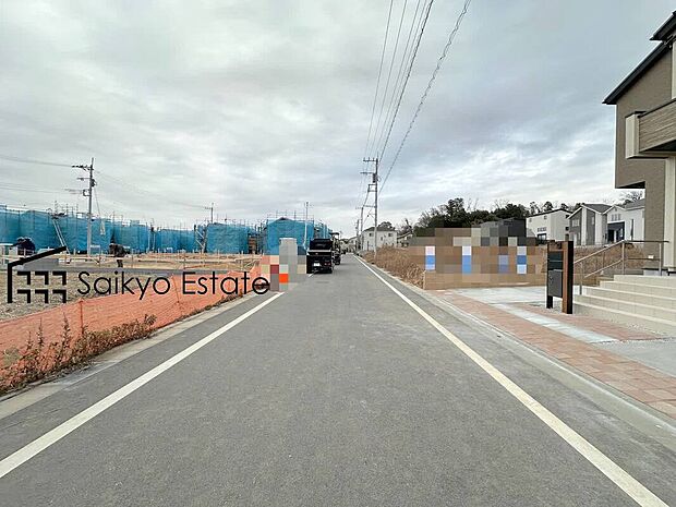 【前面道路】前面道路、幅員がございますので、駐車もスムーズに行えます！駐車が少し苦手なママさんでも安心ですね♪