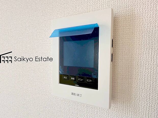 【TVモニター付きインターホン】「TVモニター付きインターホン」は、玄関に行かなくても誰が来たのか確認でき、お子様のお留守番も安心です。
