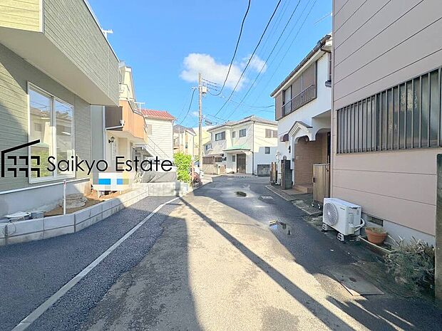 【前面道路】周辺は公園や緑地が点在する緑豊かな住環境です。この機会に是非、周辺環境も併せて現地をご覧ください。