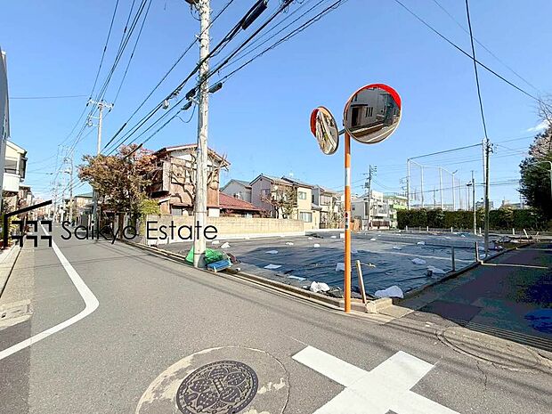 【前面道路】交通量の少ない前面道路ですので、小さなお子様がおられるご家庭でも安心してお住まいいただけます。
