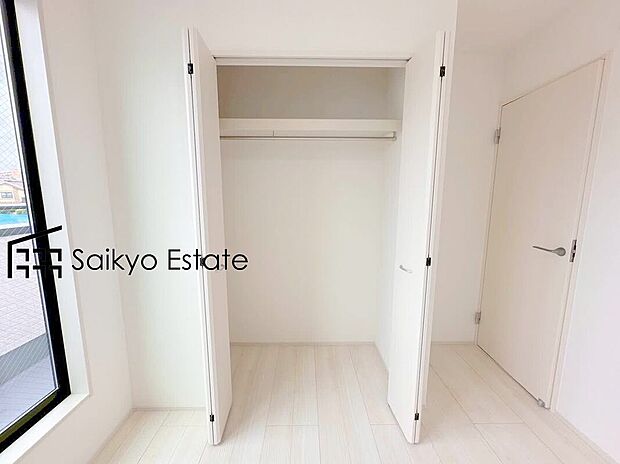 【収納【施工例】】クローゼット付きの居室は、洋服や荷物など仕分けができるので、お子様も整理整頓がしっかりできますね。