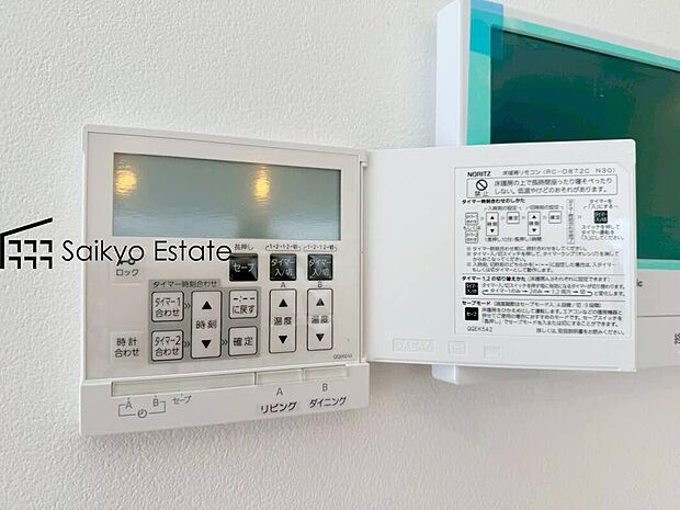 【床暖房】「リビング床暖房」は、空気を汚さずに室内を快適な温度に保ってくれます。お子様でも安心してつける事ができる暖房器具です。
